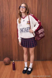 TRENDYOLMİLLA Ecru Color Bloklu College Printed Thick Oversized/Wide Cut V-neck Knitting Sweatshirt - Image 2