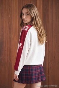TRENDYOLMİLLA Ecru Color Bloklu College Printed Thick Oversized/Wide Cut V-neck Knitting Sweatshirt - Image 6