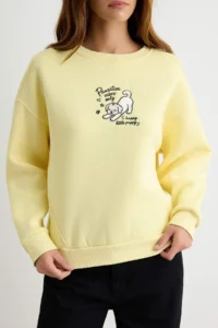 TRENDYOLMİLLA Light YELLOW Dog Embroidered Oversized/Wide Cut Knitting Sweatshirt - Image 3
