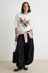 TRENDYOLMİLLA Ecru Tiger Printed Oversized/Wide Cut Thin Knitting Sweatshirt - Image 2