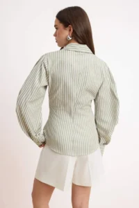 TRENDYOLMİLLA Green-Multicolored Balloon Sleeve Detailed Waist Fitting Asymmetric Fitted Shirt - Image 4