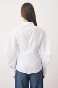 TRENDYOLMİLLA WHITE Balloon Sleeve Detailed Waist Fitting Asymmetric Fitted Shirt - Image 4