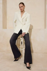 TRENDYOLMİLLA Off WHITE Fitted Single Button Weaving Lined padded Blazer Jacket - Image 2