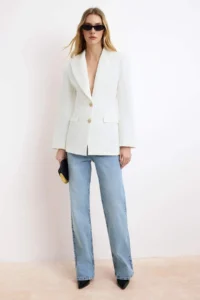 TRENDYOLMİLLA WHITE Fitted Accessory Button Collar Detailed Lined padded Blazer Jacket - Image 3