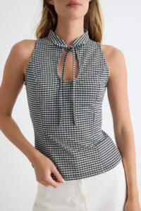 TRENDYOLMİLLA Black Checkered Fitted Keyhole Collar Sleeveless Binding Detailed textured Knitting Blouse - Image 3