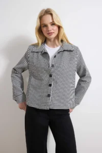TRENDYOLMİLLA Black WHITE Mini Checkered buttoned Lined Rahat Pattern Jacket - Image 3