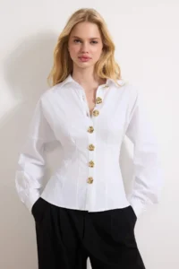 TRENDYOLMİLLA WHITE Gold Accessories Cotton Waist Fitting Shirt