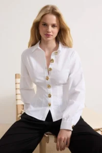 TRENDYOLMİLLA WHITE Gold Accessories Cotton Waist Fitting Shirt - Image 2