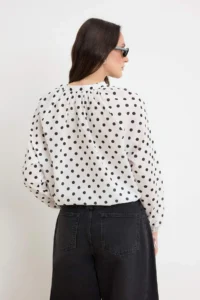 TRENDYOLMİLLA Black-WHITE Shirt - Image 4