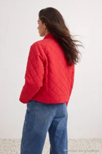 TRENDYOLMİLLA Red Quilted Velvet Collar Regular Coat - Image 4