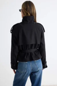 TRENDYOLMİLLA Wardrobe Essentials Black Regular Fit High Neck Arched Double breasted Gabardine Short Trench Coat - Image 4
