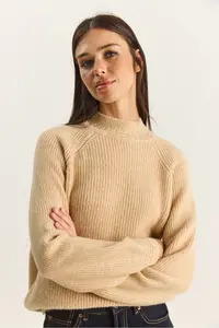 Bianco Lucci Women's Beige Crew Neck Raglan Sleeve Knitted Patterned Soft Textured Knitwear Sweater - Image 6