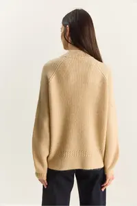 Bianco Lucci Women's Beige Crew Neck Raglan Sleeve Knitted Patterned Soft Textured Knitwear Sweater - Image 8