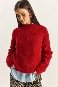 Bianco Lucci Women's Red Crew Neck Raglan Sleeve Knitted Patterned Soft Textured Knitwear Sweater - Image 3