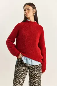 Bianco Lucci Women's Red Crew Neck Raglan Sleeve Knitted Patterned Soft Textured Knitwear Sweater - Image 6
