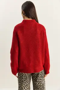 Bianco Lucci Women's Red Crew Neck Raglan Sleeve Knitted Patterned Soft Textured Knitwear Sweater - Image 8