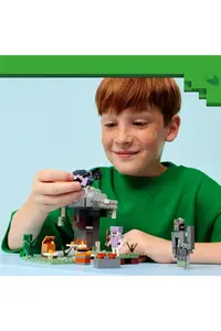 LEGO ® Minecraft® Pale Garden  - 7+ Creative Toy Building Set (243 Pieces) - Image 7