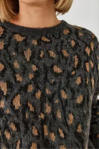 Bianco Lucci Women's Anthracite Crew Neck Patterned Knitwear Sweater 241191 - Image 2