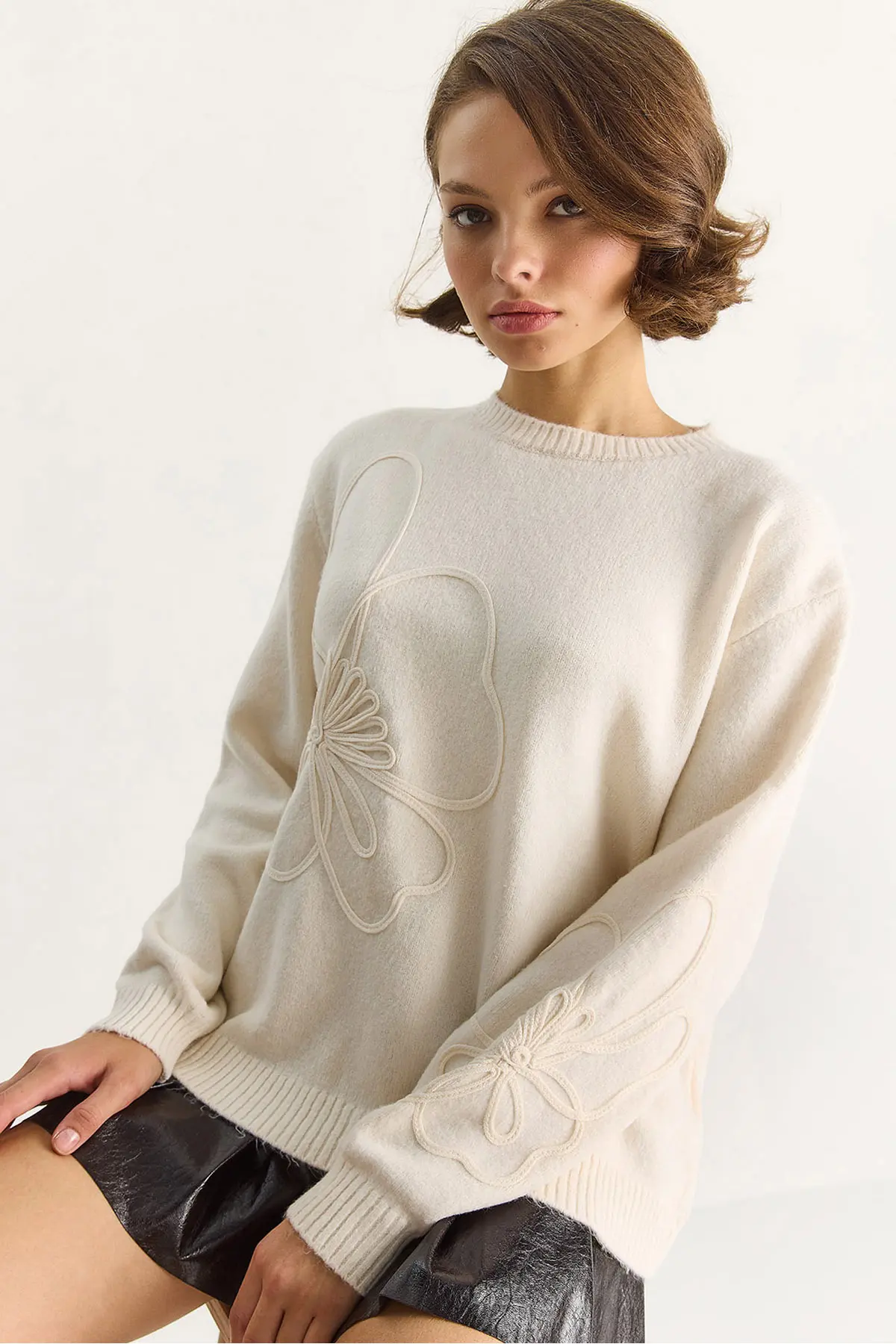 Bianco Lucci Women's Cream Soft Textured Flower Pattern Embroidered Knitwear Sweater 251085