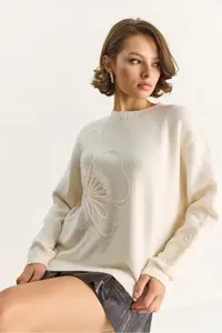 Bianco Lucci Women's Cream Soft Textured Flower Pattern Embroidered Knitwear Sweater 251085 - Image 2