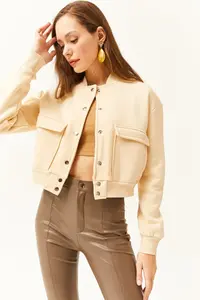 Olalook Women's Beige Pocket Snap Closure Inside Fleece Crop Jacket - Image 4
