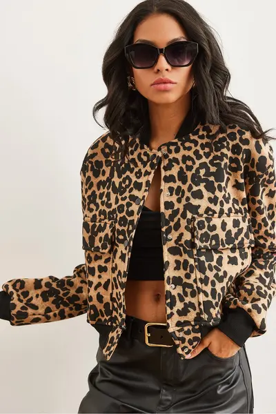Olalook Women's Leopard Camel Pocket Snap Closure Inside Fleece Crop Jacket
