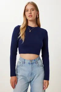 Happiness İstanbul Women NAVY BLUE Basic Crop Knitwear Sweater - Image 2