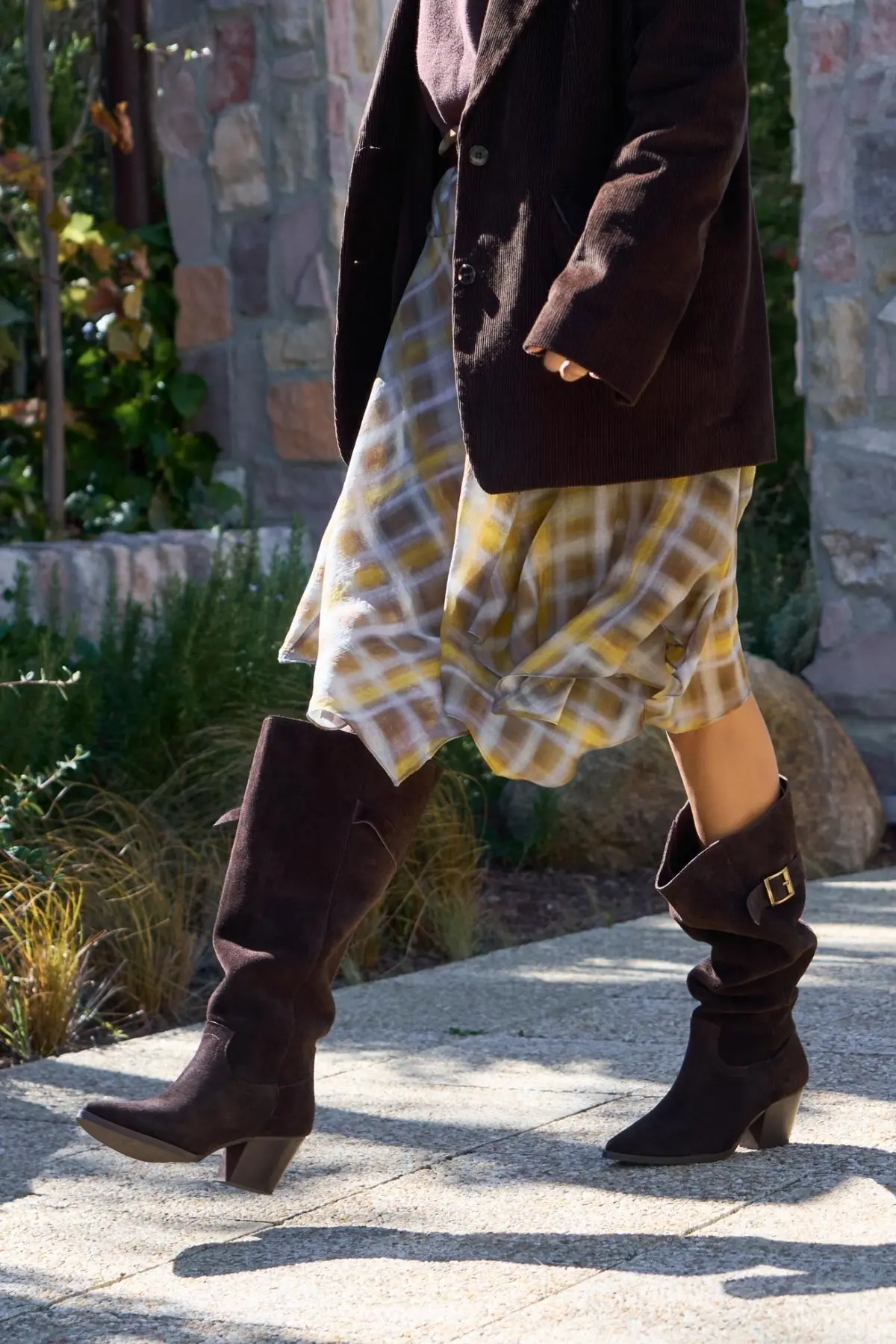 NSN-AHM7722K_Brown_Suede_1