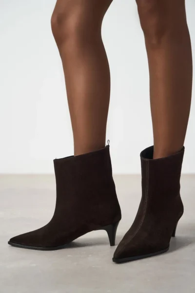 NSN-KOM020K_Brown_Suede_1