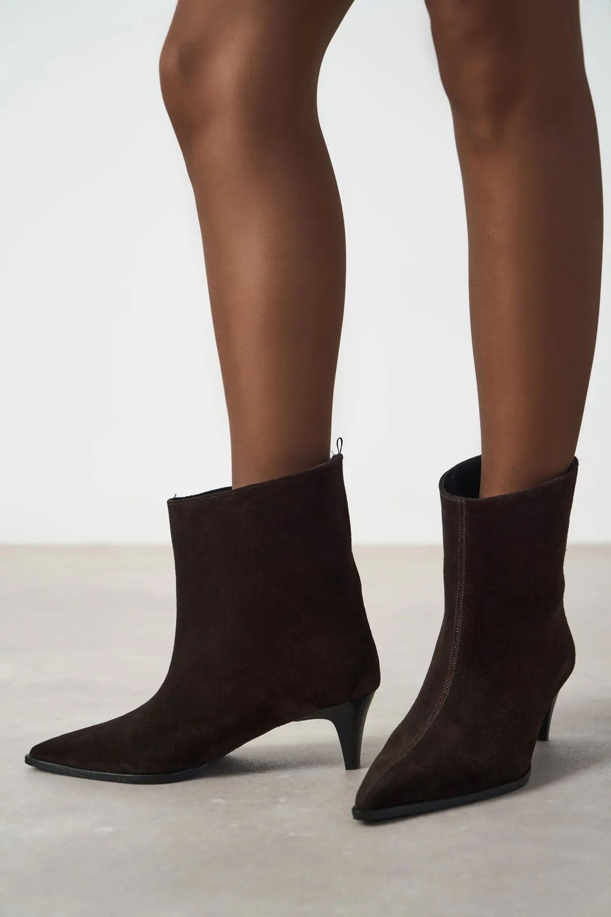 NSN-KOM020K_Brown_Suede_1