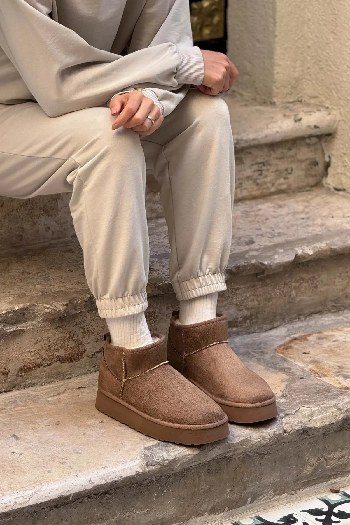 NSN-MNK021K_Dark_Beige_Suede_1