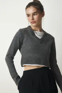 Happiness İstanbul Women Anthracite V-neck Crop Knitwear Sweater - Image 2