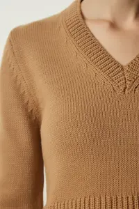 Happiness İstanbul Women Biscuit V-neck Crop Knitwear Sweater - Image 5