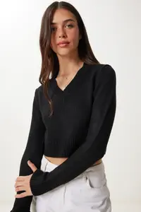 Happiness İstanbul Women Black V-neck Crop Knitwear Sweater - Image 3