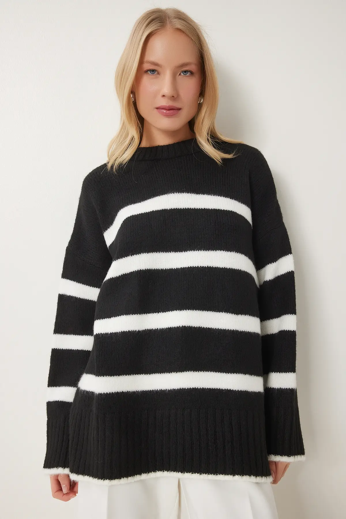 Happiness İstanbul Women's Black Ecru Crew Neck Striped Knitwear Sweater