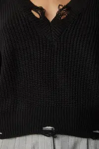 Happiness İstanbul Women's Black Ripped Detailed V-Neck Knitwear Sweater - Image 4