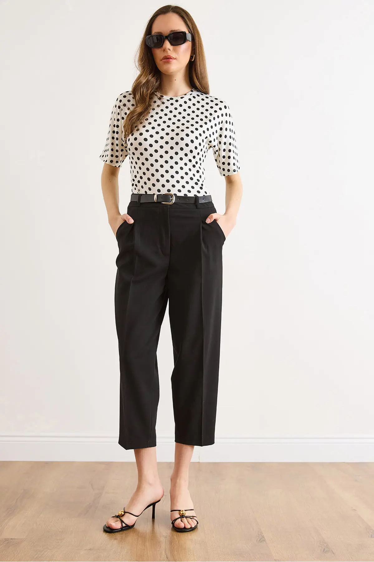 Olalook Women's Black Belted Pleated Polyviscon Fabric Carrot Trousers