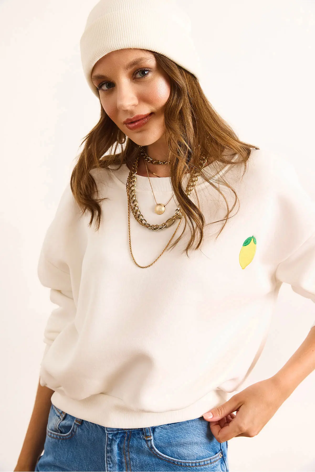 Olalook Women's Ecru Lemon Embroidered Fleece Crop Thick Sweatshirt