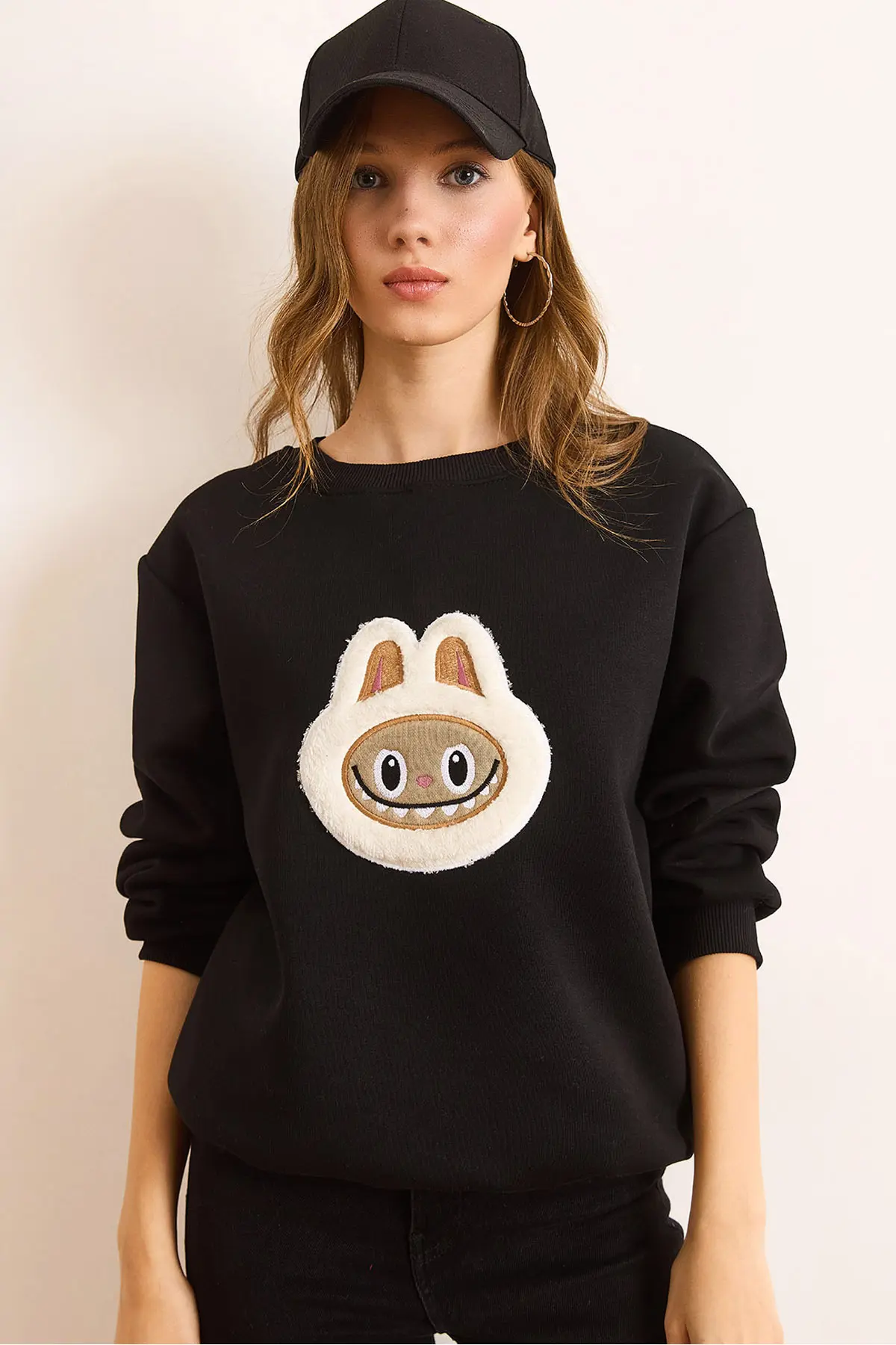 Olalook Women's Black Appliqued Basic Sweatshirt