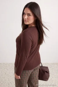 Trendyol Curve Brown Soft Fabric V-neck Fitted Flexible Knitting Plus Size Blouse - Image 3