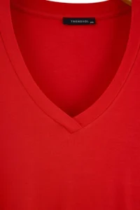Trendyol Curve Red Soft Fabric V-neck Fitted Flexible Knitting Plus Size Blouse - Image 6
