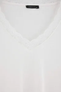 Trendyol Curve Ecru V-neck Lace Detailed Ribbed Fitted Cotton Flexible Knitting Blouse - Image 6