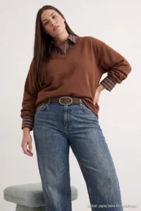 Trendyol Curve Brown V-neck Basic Plus Size Sweatshirt with Fleece Inside - Image 2