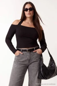 Trendyol Curve Black Black Square Neck Crop Knitting Blouse - Image 3
