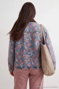 Trendyol Curve BLUE flower patterned DENIM Plus Size Jacket - Image 4