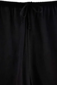 Trendyol Curve Black Lace Detailed Plus Size Weaving Shorts&Bermuda - Image 8