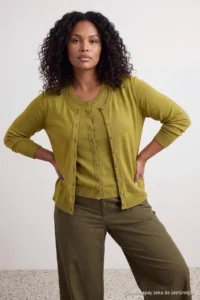 Trendyol Curve Oil Green Double Button Look Thin Seasonal Crop Knitwear Cardigan