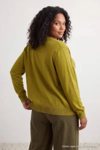 Trendyol Curve Oil Green Double Button Look Thin Seasonal Crop Knitwear Cardigan - Image 3