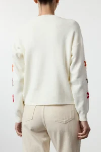 TRENDYOLMİLLA Ecru Floral Embroidered Knitwear Sweater - Image 4