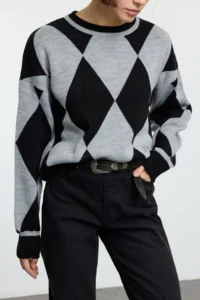 TRENDYOLMİLLA Gray Baklava Patterned Crew Neck Knitwear Sweater - Image 2